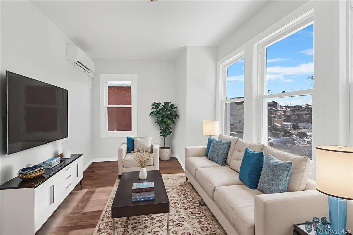 Single Family Penfield  Bronx, NY 10470, MLS-958169-4