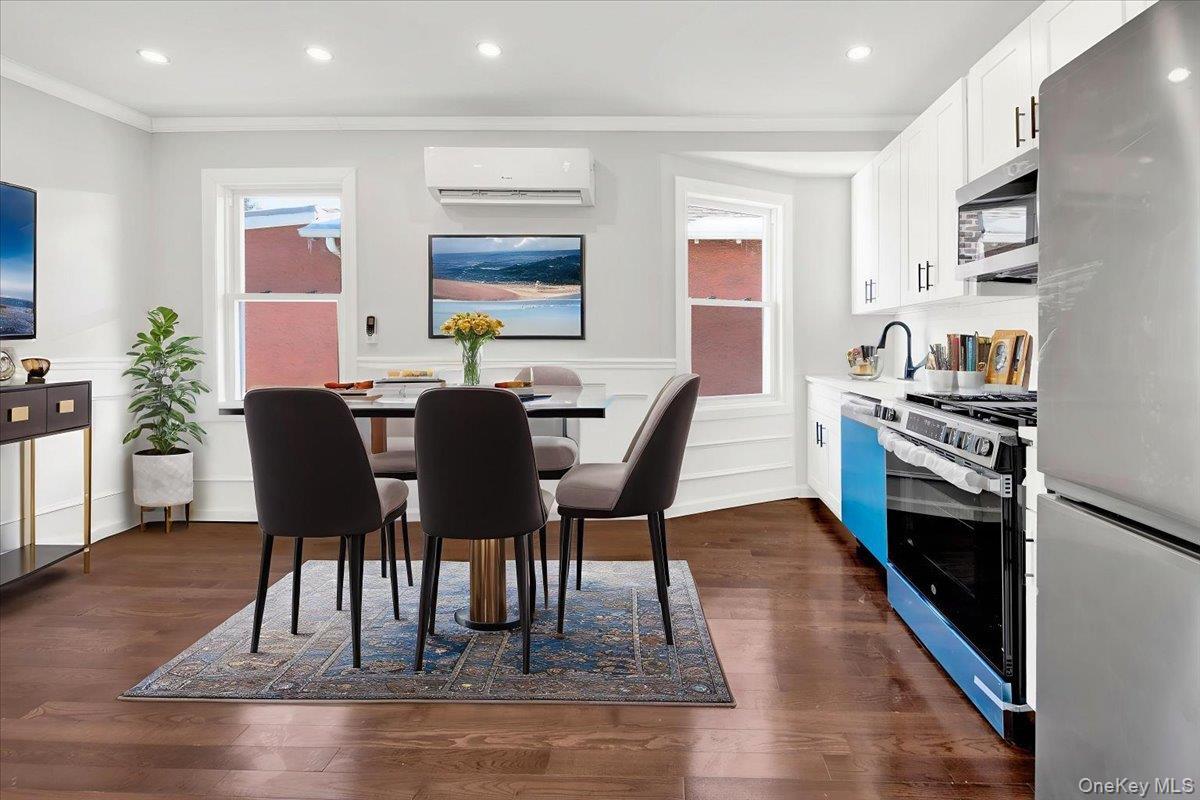 Single Family Penfield  Bronx, NY 10470, MLS-958169-5