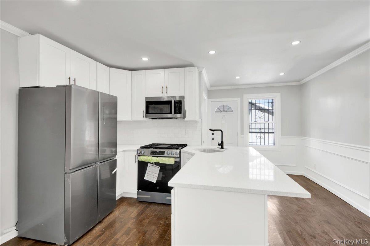 Single Family Penfield  Bronx, NY 10470, MLS-958169-6