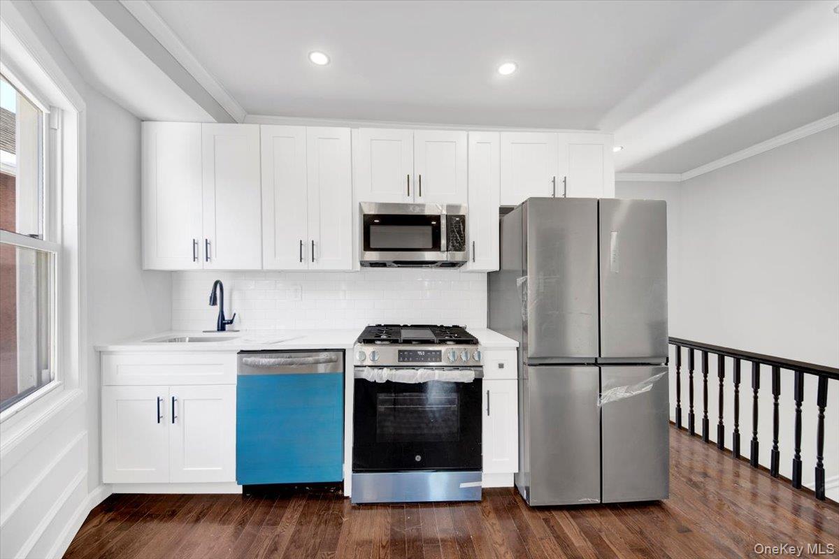 Single Family Penfield  Bronx, NY 10470, MLS-958169-8