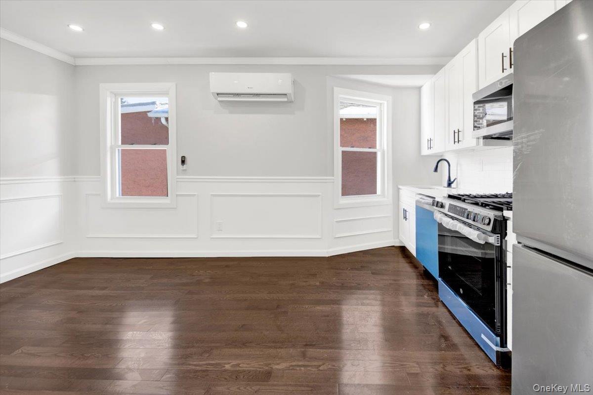 Single Family Penfield  Bronx, NY 10470, MLS-958169-9