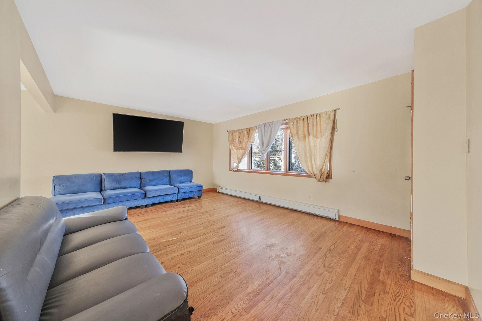 Single Family Valleywood  Suffolk County, NY 11746, MLS-958217-15