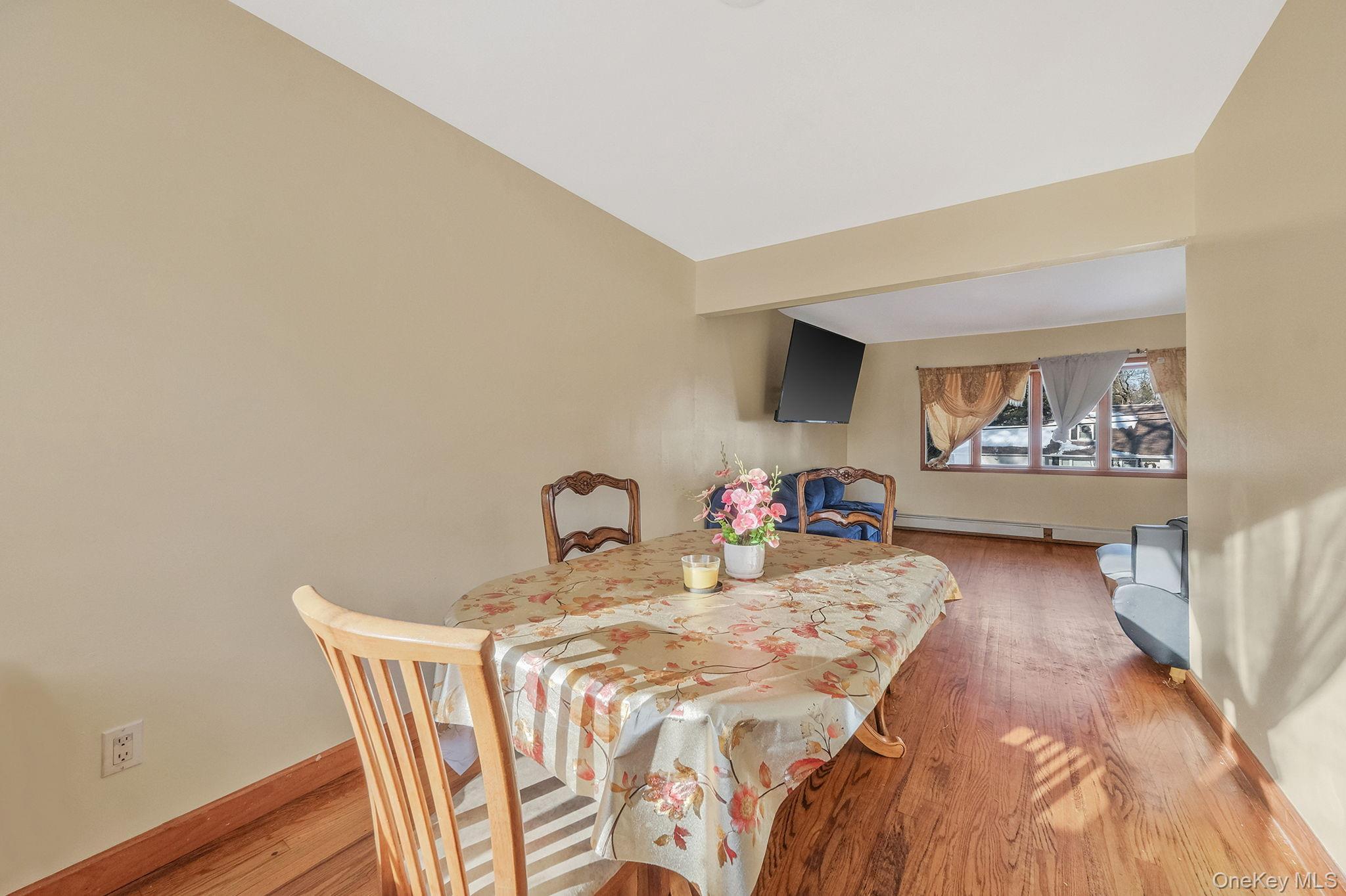 Single Family Valleywood  Suffolk County, NY 11746, MLS-958217-17