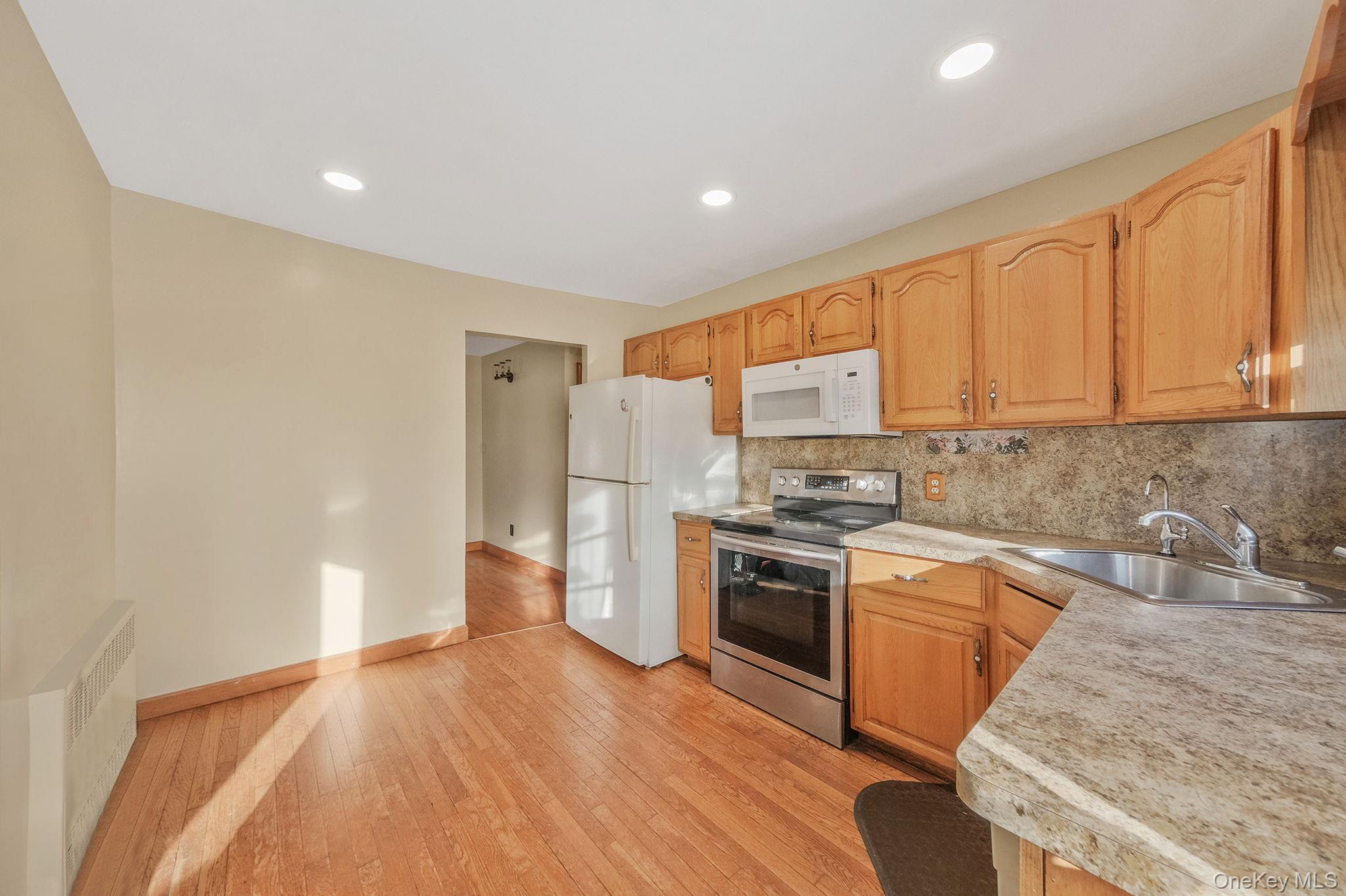 Single Family Valleywood  Suffolk County, NY 11746, MLS-958217-18