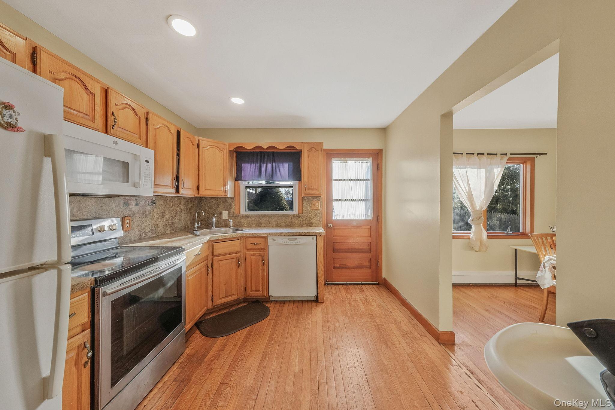 Single Family Valleywood  Suffolk County, NY 11746, MLS-958217-19