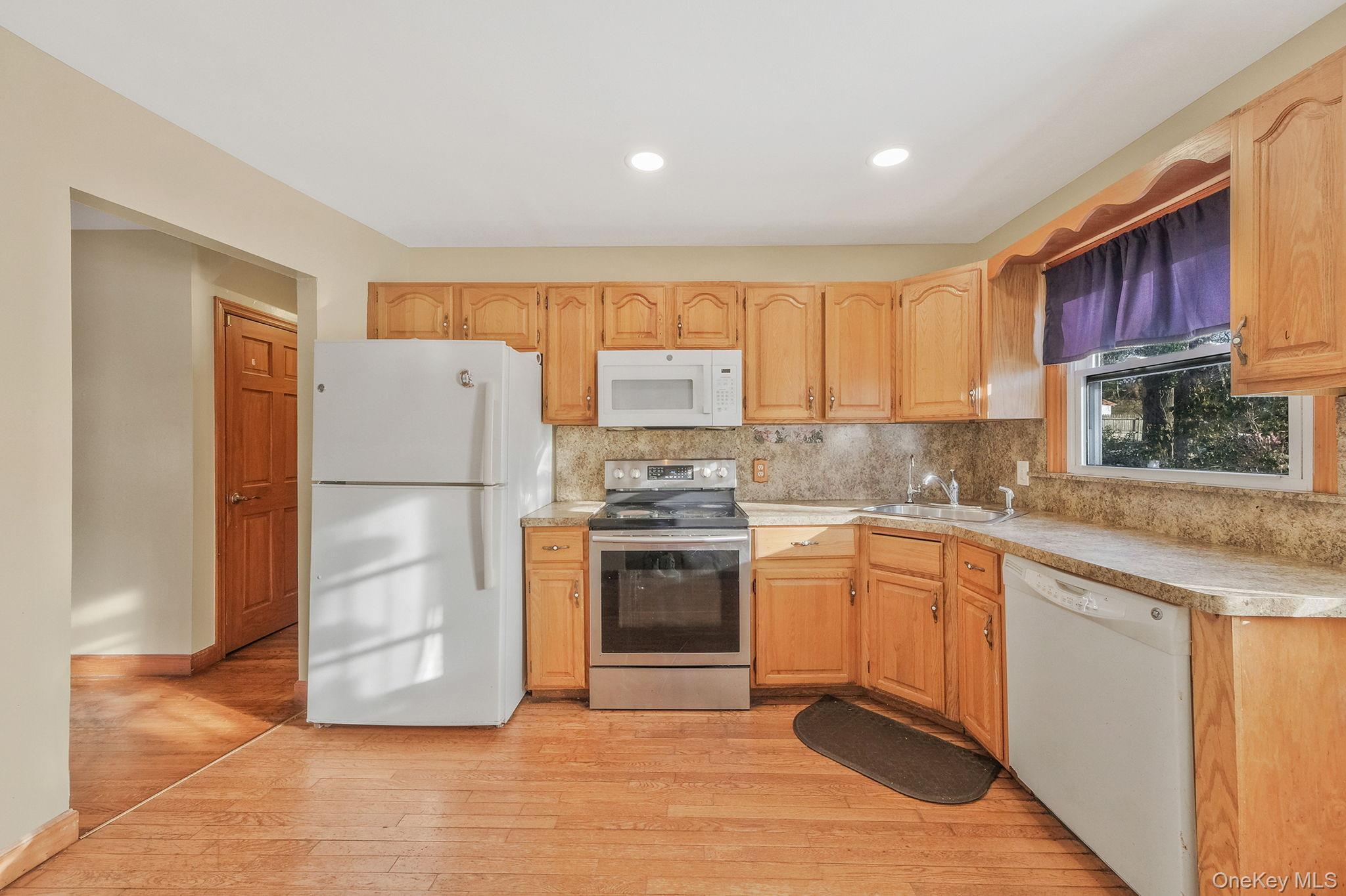 Single Family Valleywood  Suffolk County, NY 11746, MLS-958217-20