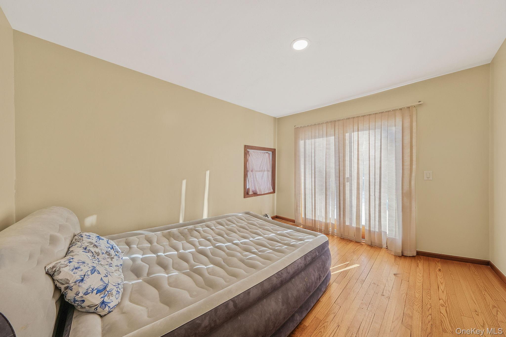 Single Family Valleywood  Suffolk County, NY 11746, MLS-958217-21