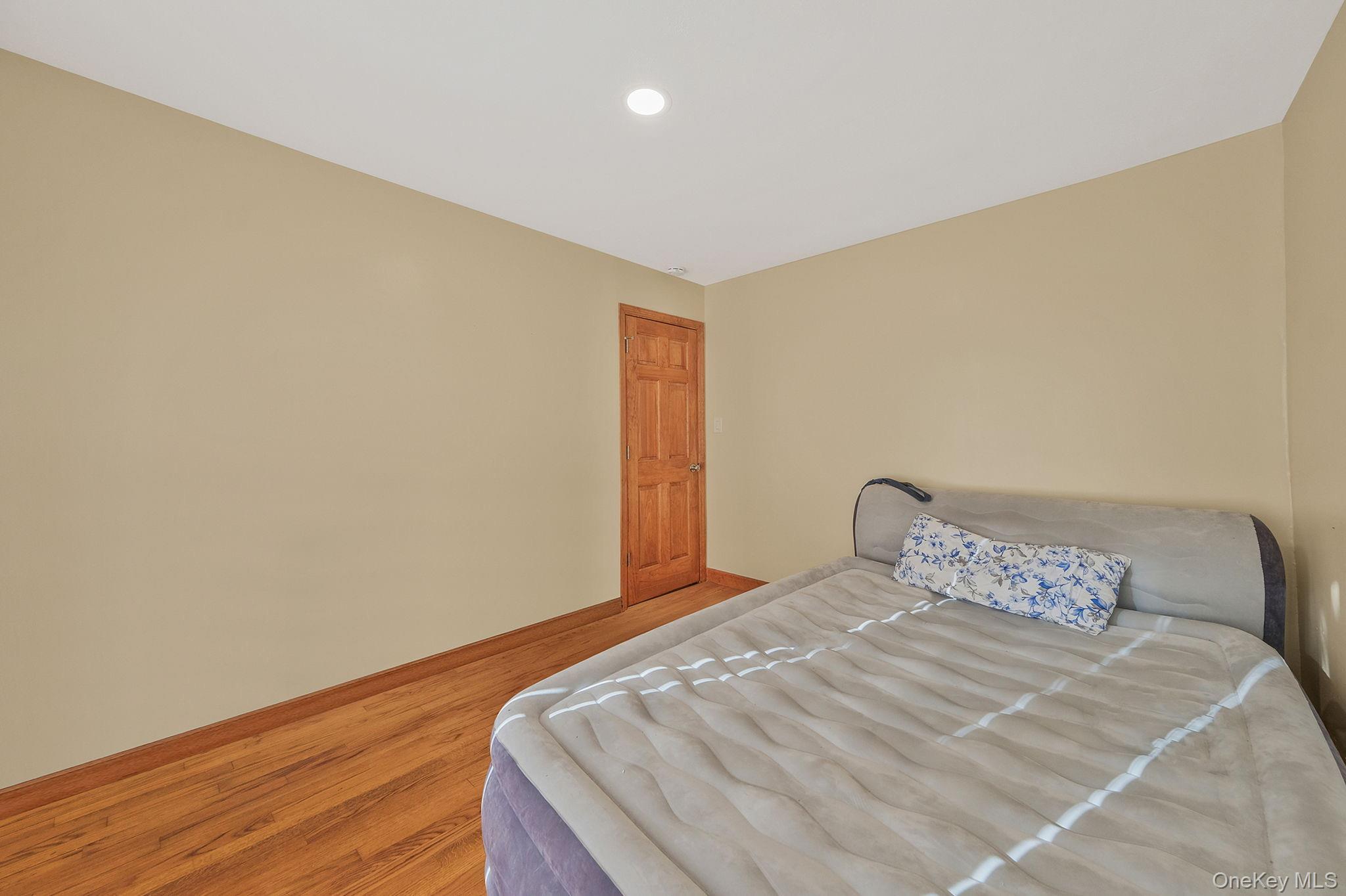 Single Family Valleywood  Suffolk County, NY 11746, MLS-958217-22