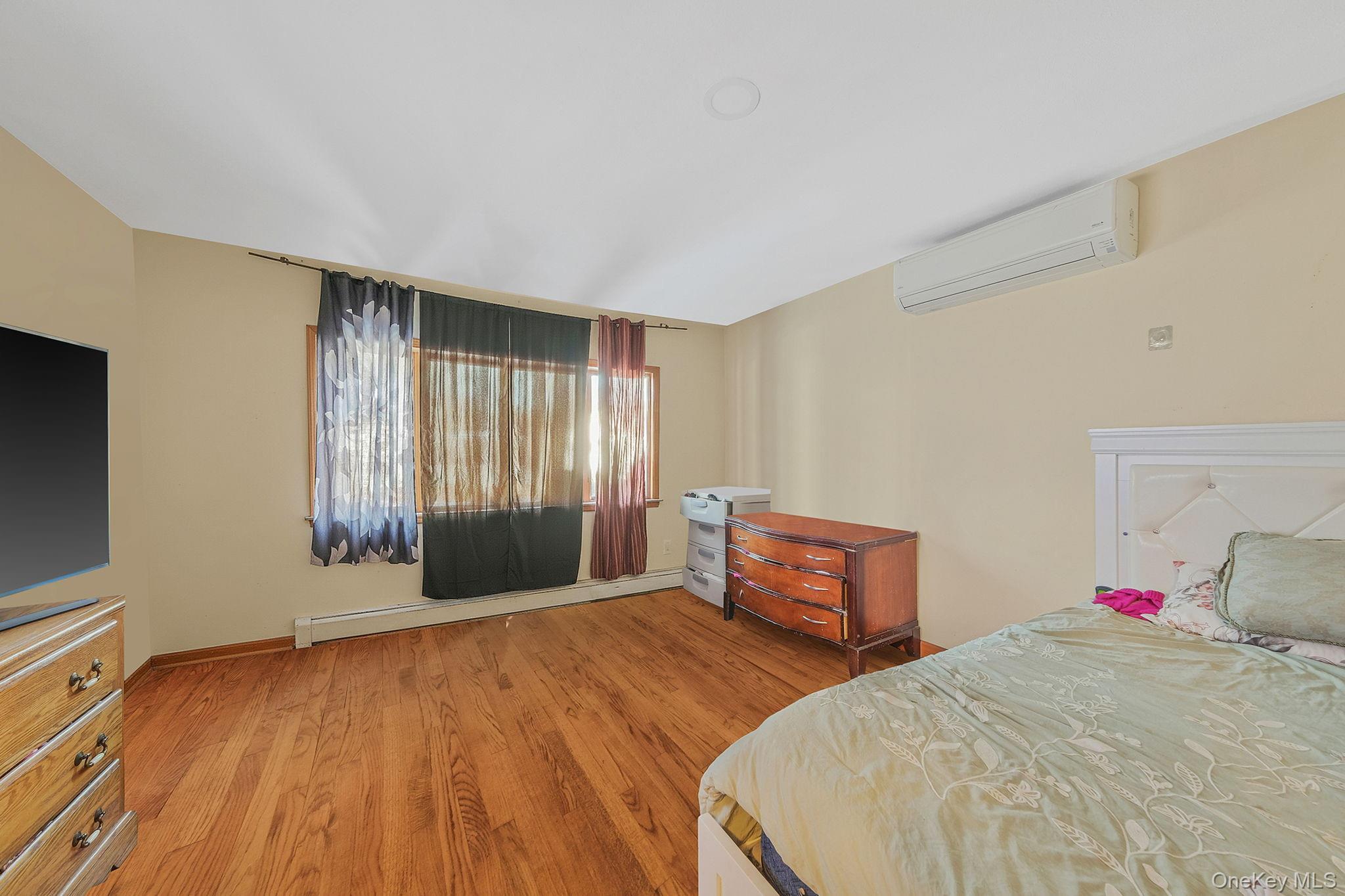 Single Family Valleywood  Suffolk County, NY 11746, MLS-958217-24