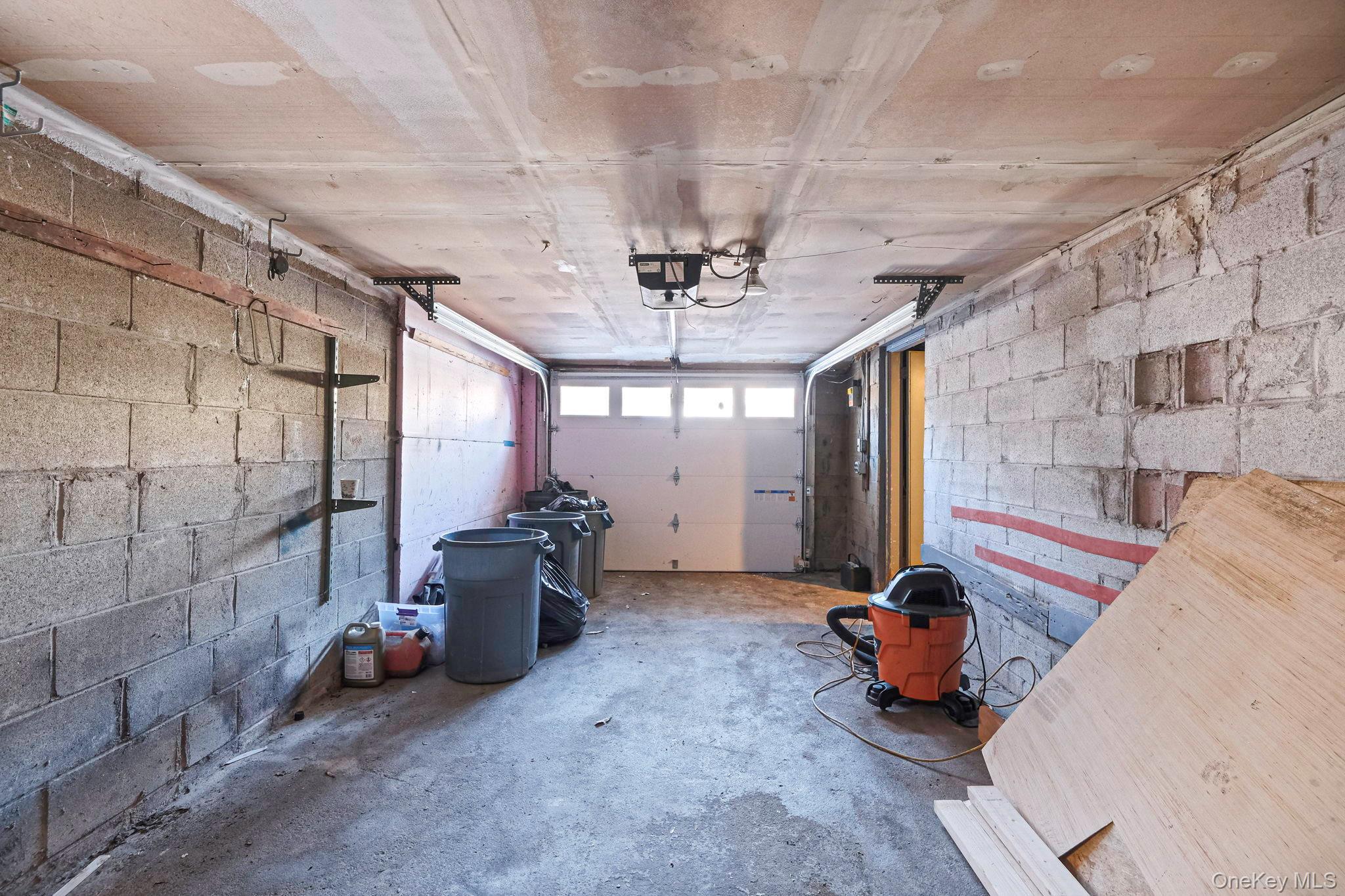 Single Family Valleywood  Suffolk County, NY 11746, MLS-958217-36