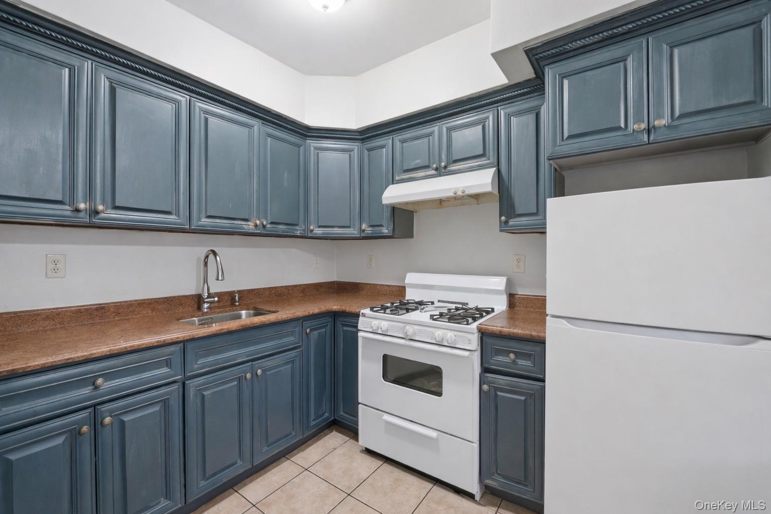 Single Family 78th  Queens, NY 11385, MLS-958361-22