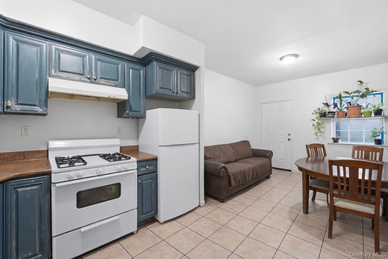 Single Family 78th  Queens, NY 11385, MLS-958361-24