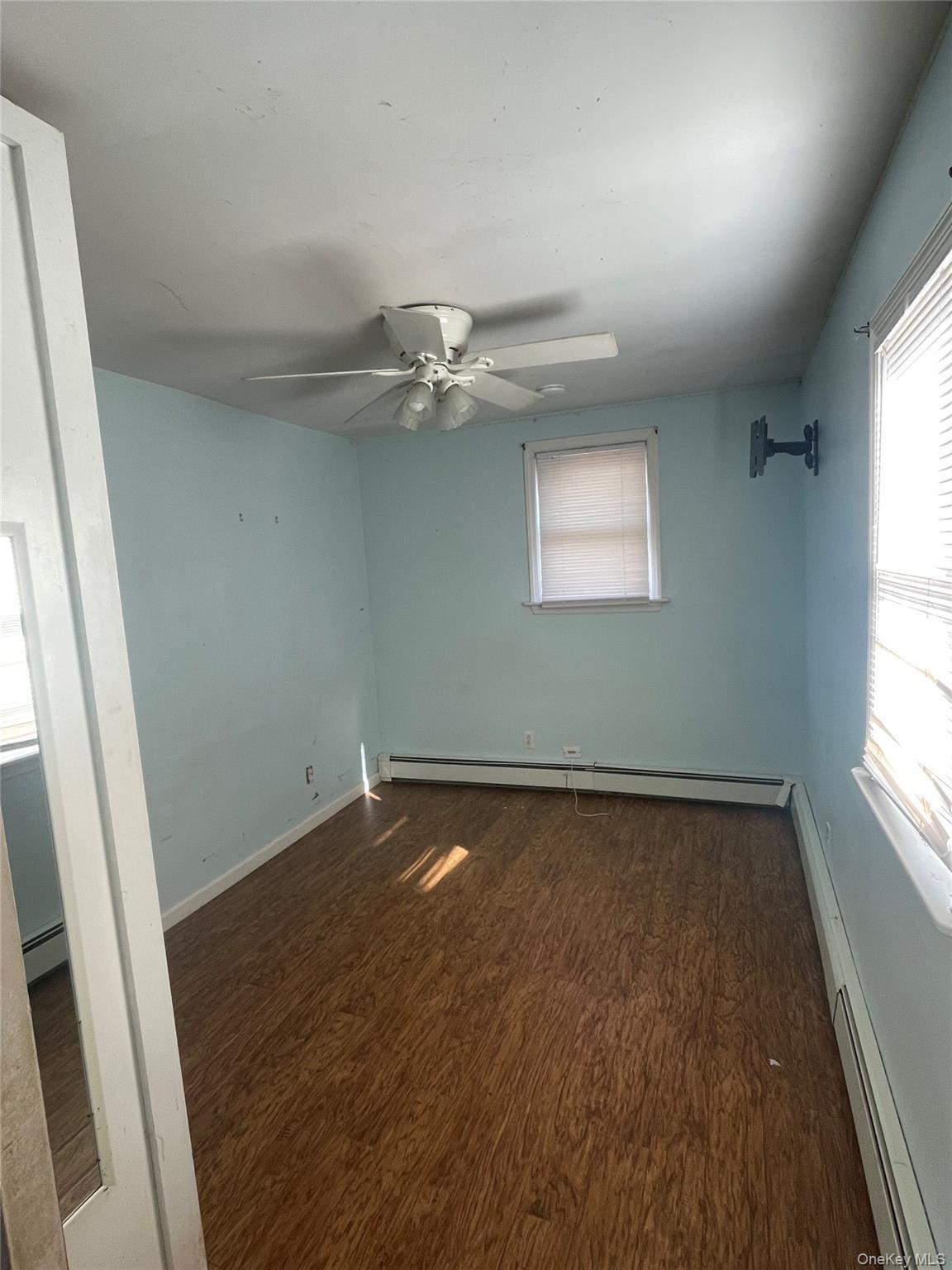 Single Family Park  Suffolk County, NY 11702, MLS-958376-6