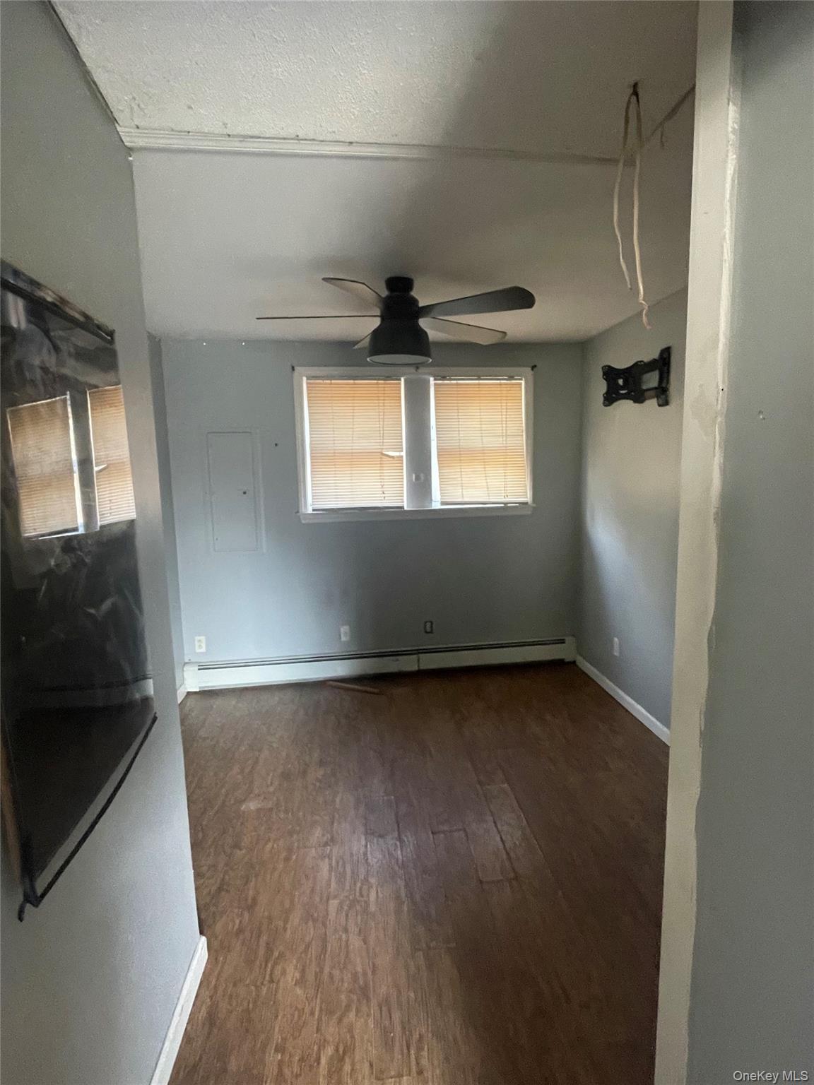 Single Family Park  Suffolk County, NY 11702, MLS-958376-7