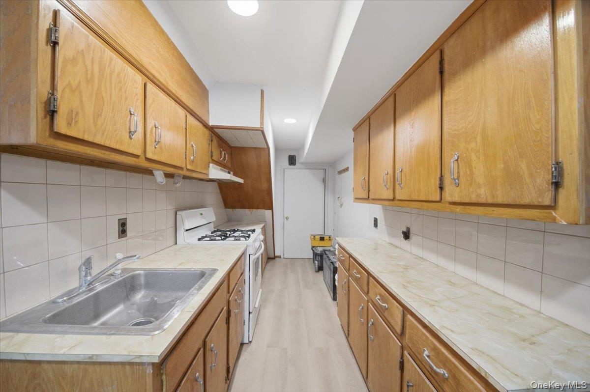 Single Family Baychester  Bronx, NY 10466, MLS-958454-16