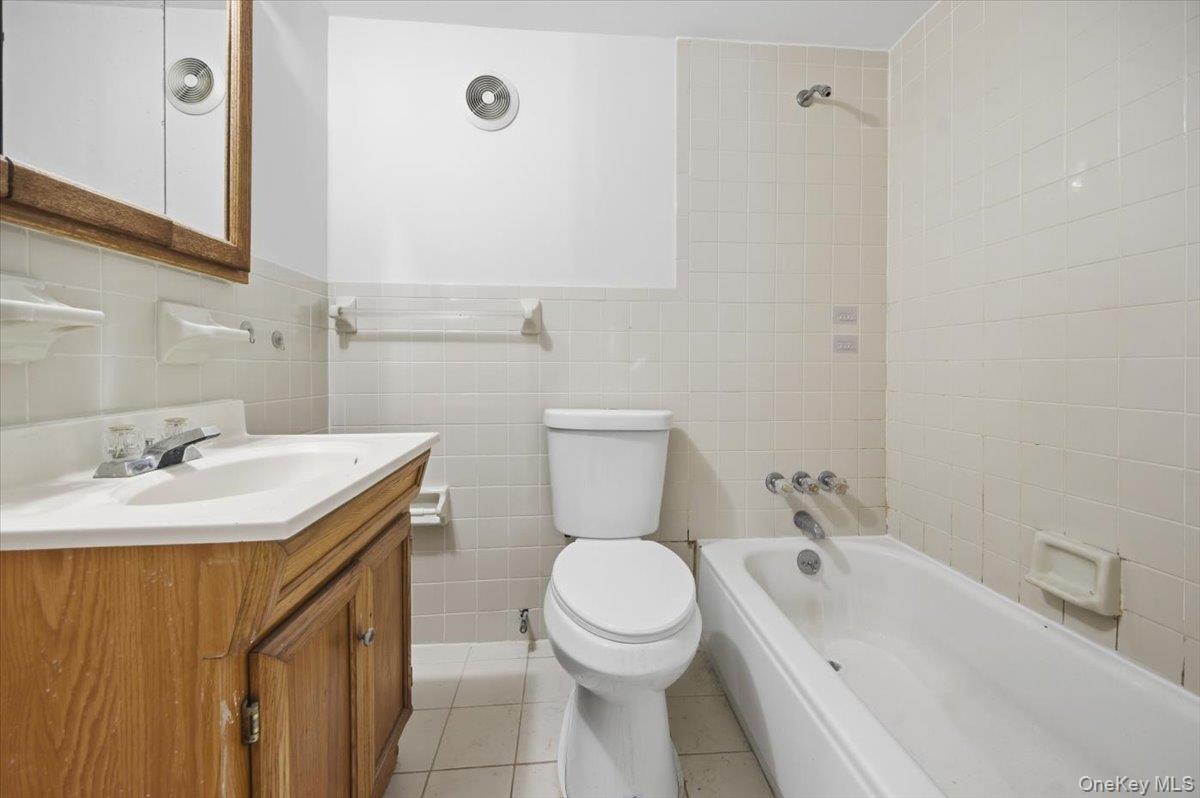 Single Family Baychester  Bronx, NY 10466, MLS-958454-18