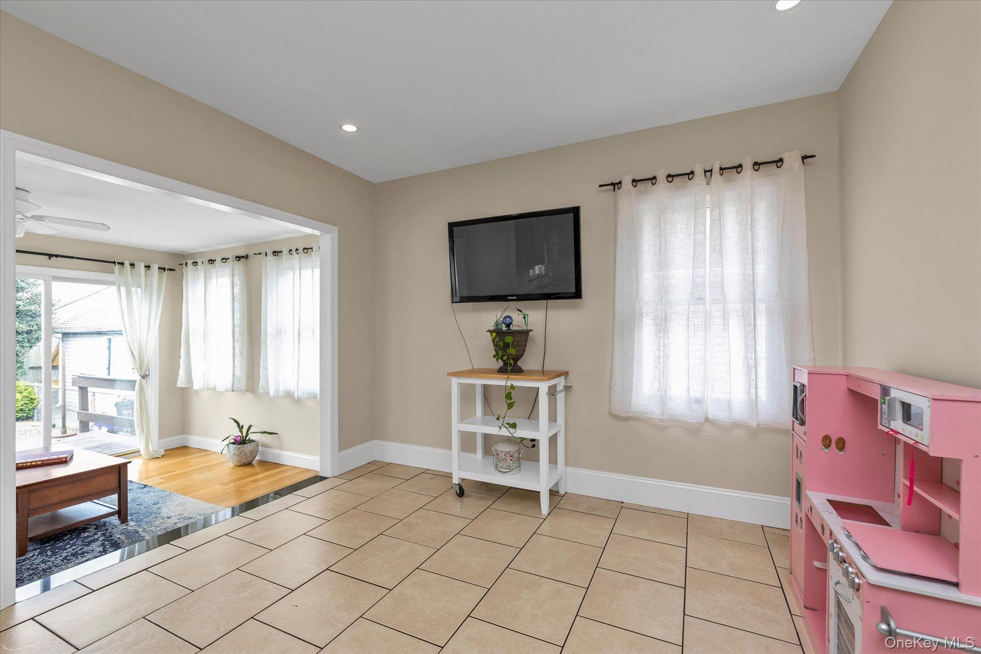 Single Family Roxbury  Nassau County, NY 11572, MLS-958504-12