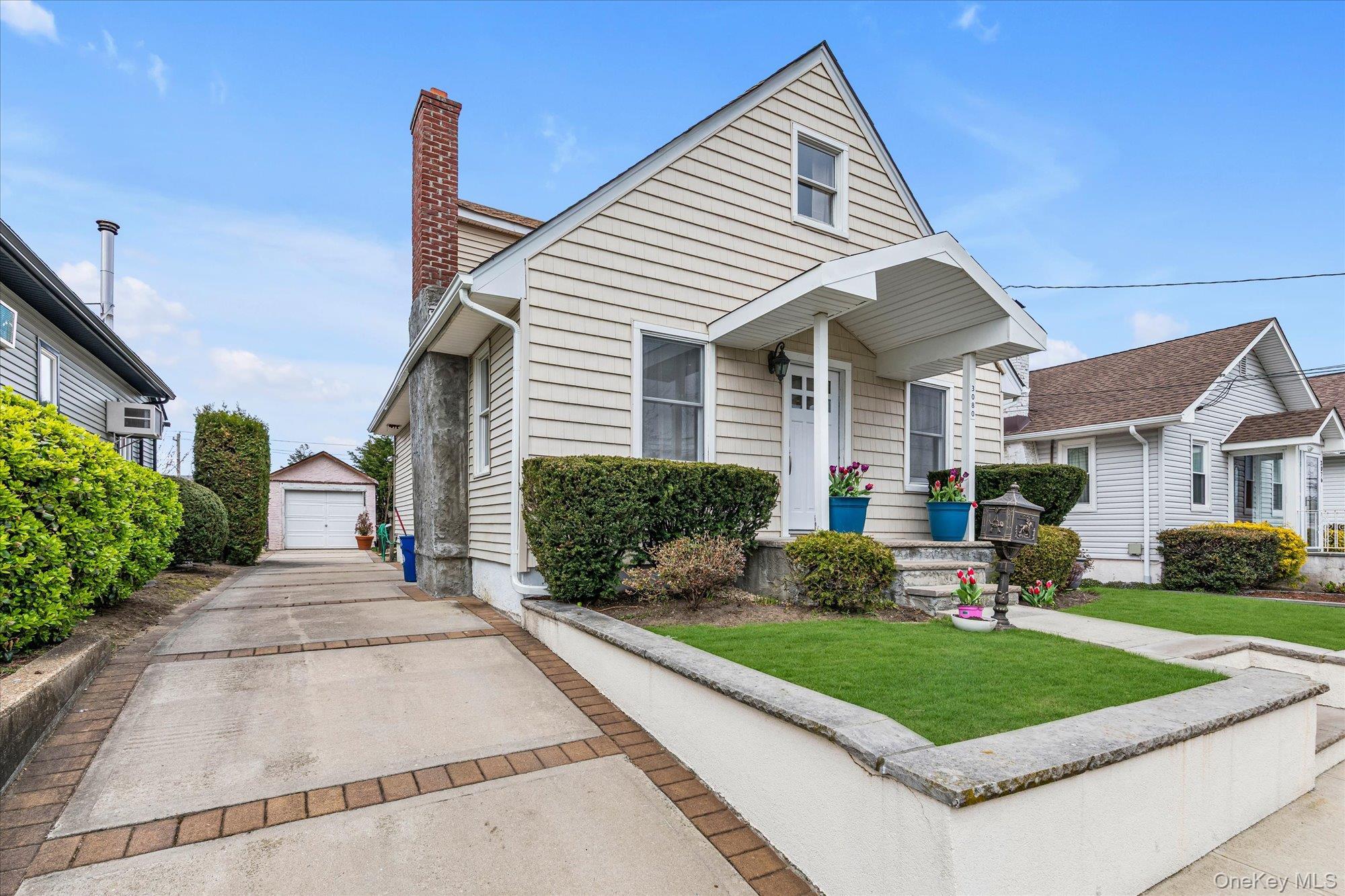 Single Family Roxbury  Nassau County, NY 11572, MLS-958504-21