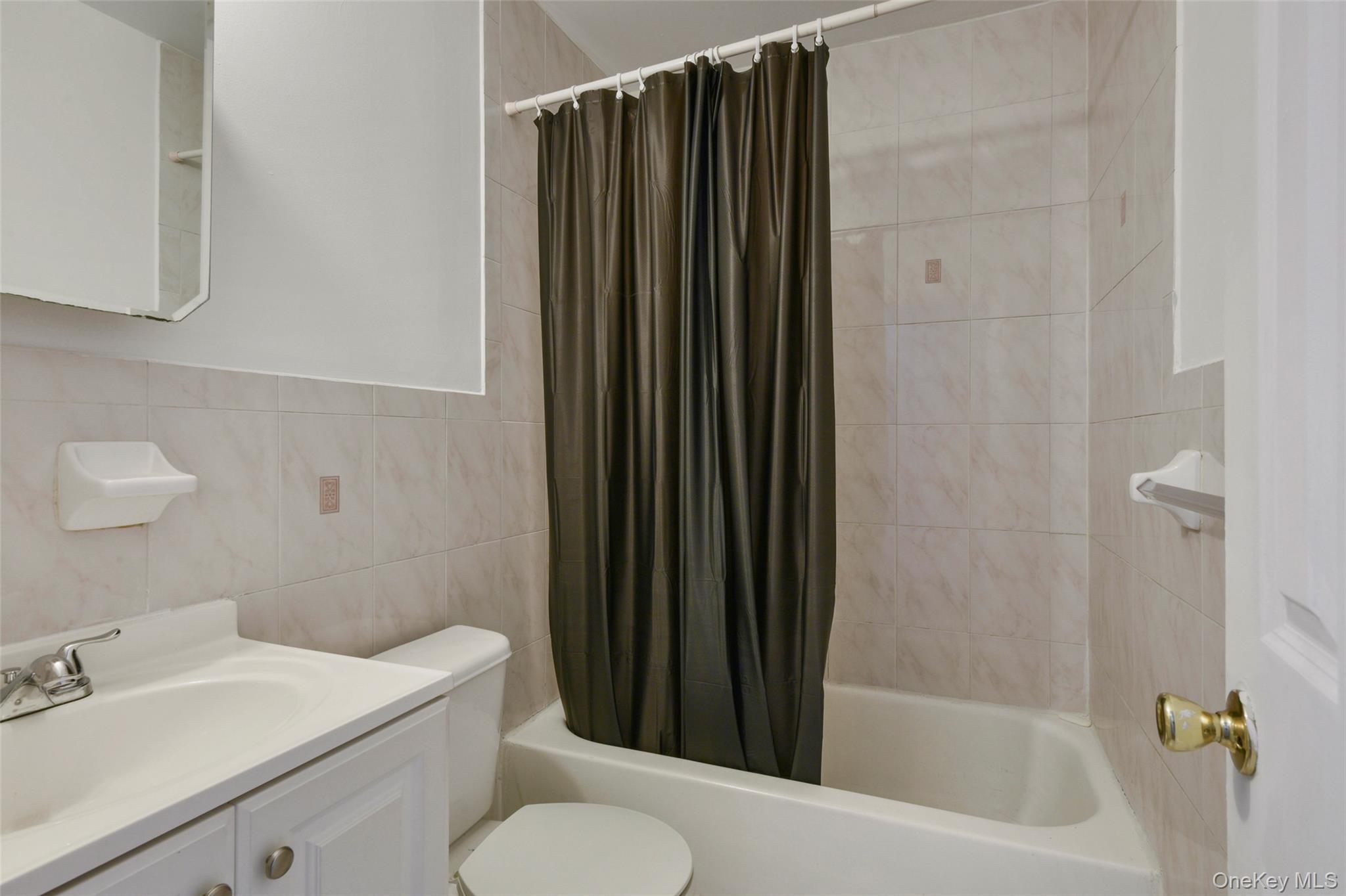 Apartment Huguenot Avenue Bronx, NY 10475, MLS-958525-16