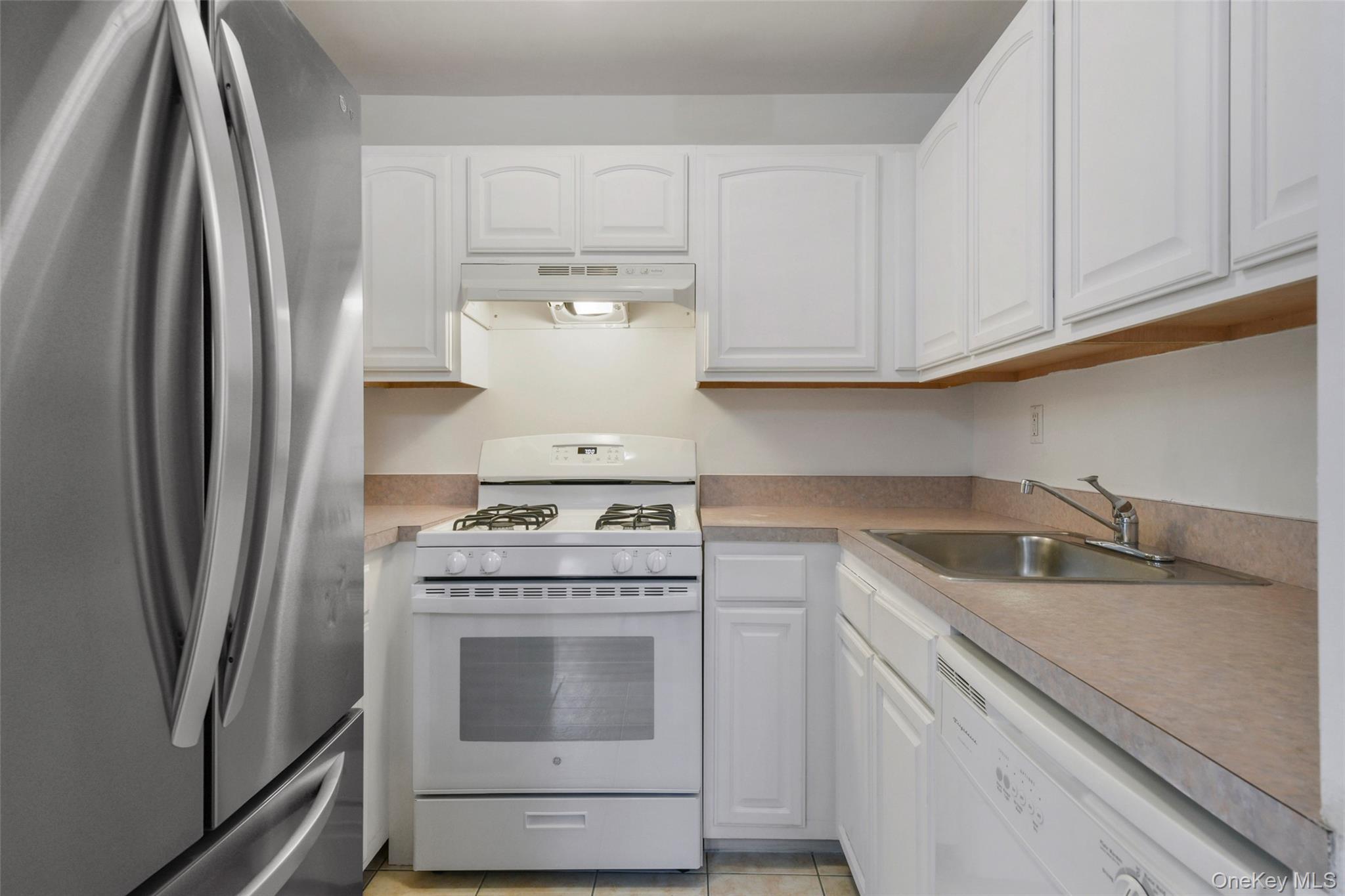 Apartment Huguenot Avenue Bronx, NY 10475, MLS-958525-8