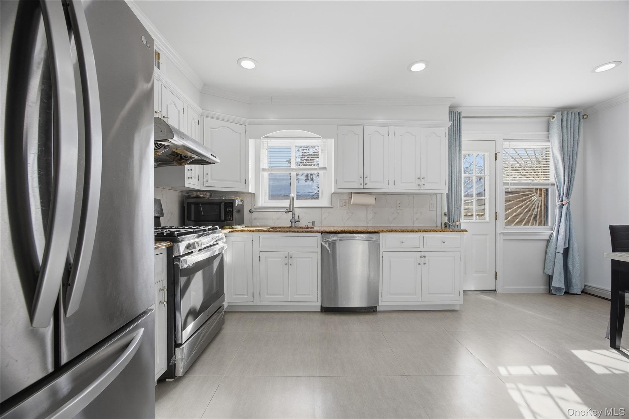 Single Family Douglaston Parkway  Queens, NY 11362, MLS-958543-3