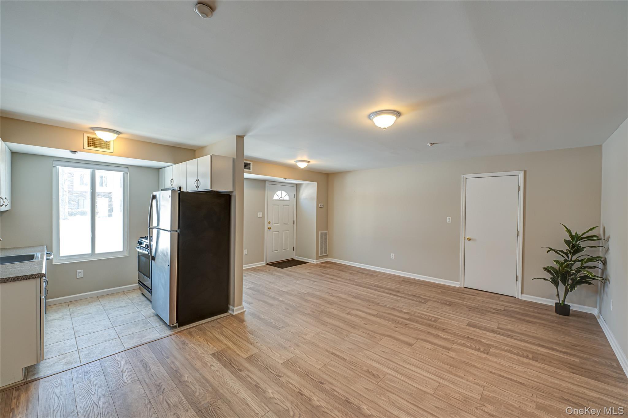 Coop El Camino Court  Suffolk County, NY 11727, MLS-958637-5