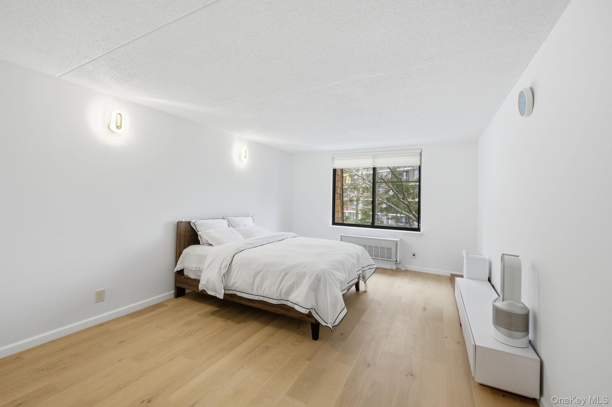 Condo 26th  Queens, NY 11360, MLS-958726-3