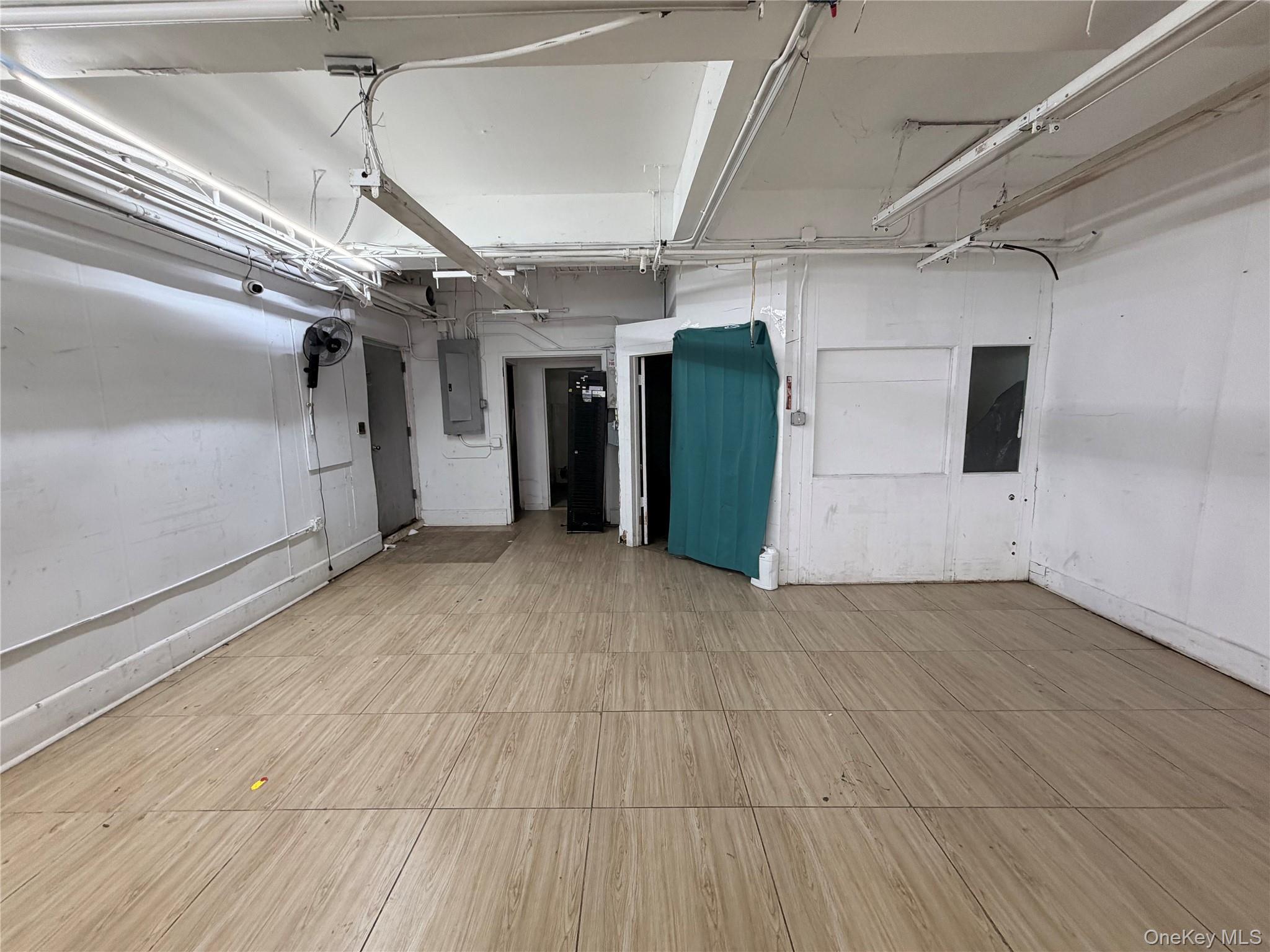 Commercial Lease 198th  Bronx, NY 10458, MLS-958820-20
