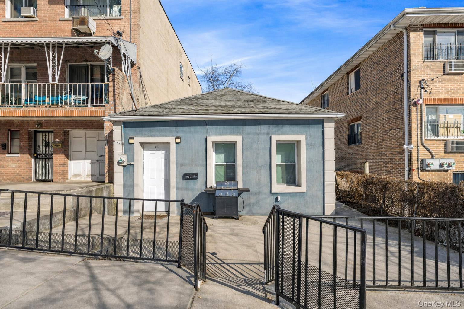 Single Family 216th Bronx, NY 10469, MLS-958823-10