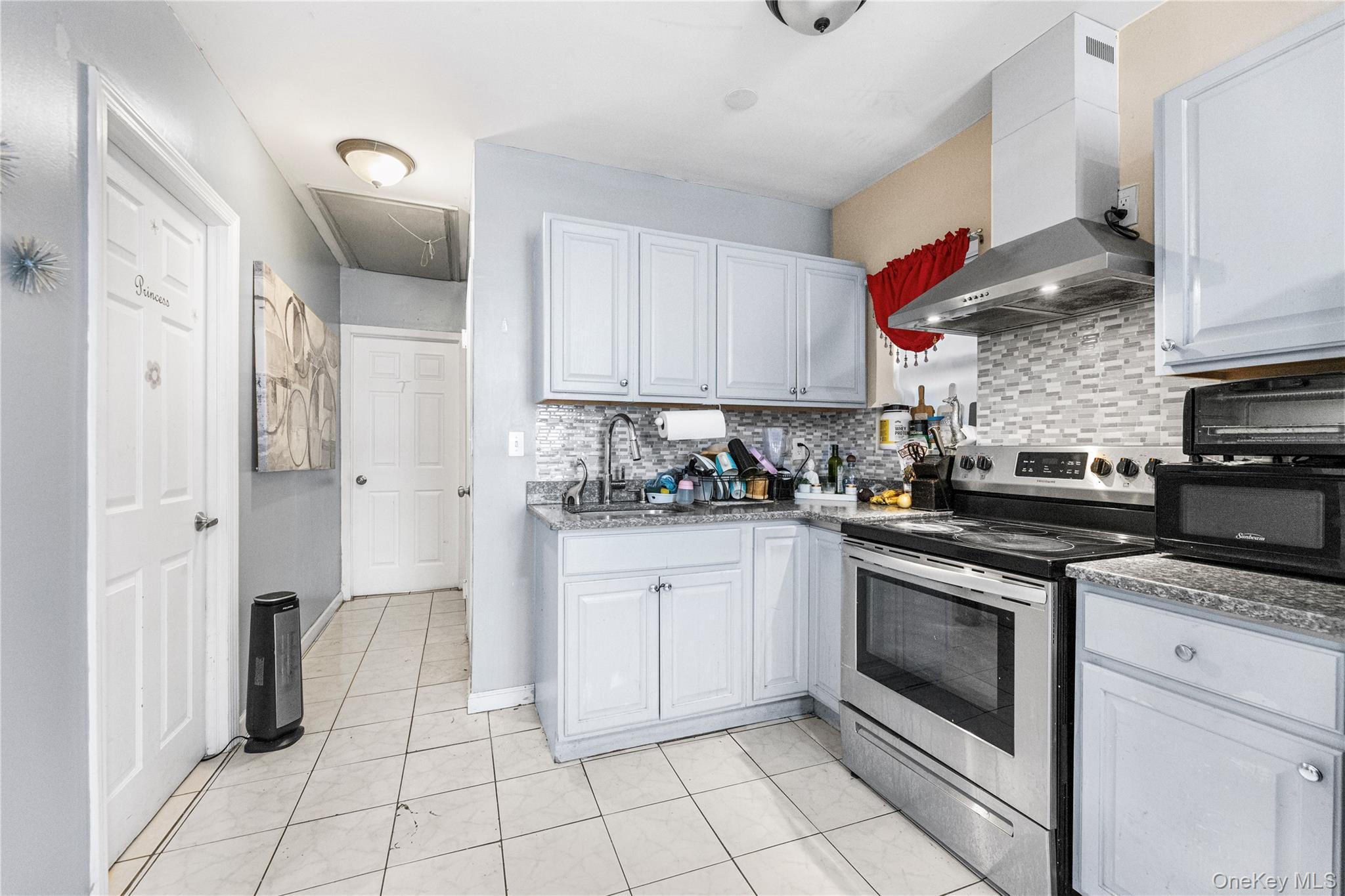 Single Family 216th Bronx, NY 10469, MLS-958823-5