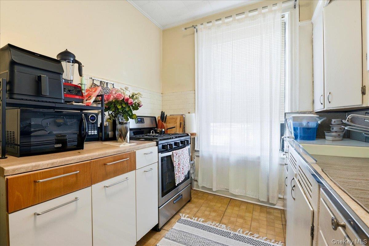 Single Family 60th Queens, NY 11378, MLS-958843-16