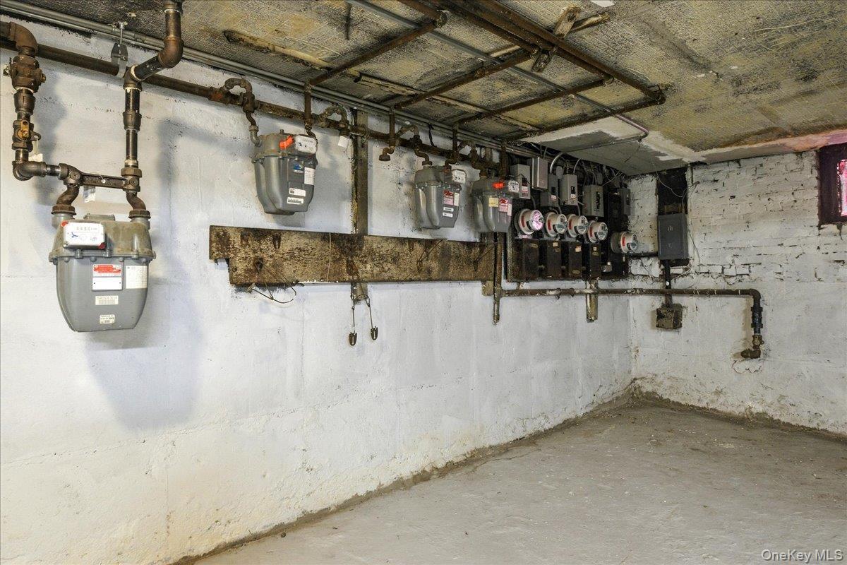 Single Family 60th Queens, NY 11378, MLS-958843-22