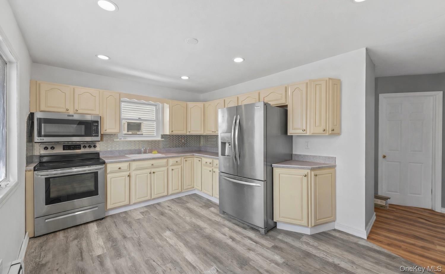 Single Family 11th  Suffolk County, NY 11746, MLS-958865-4