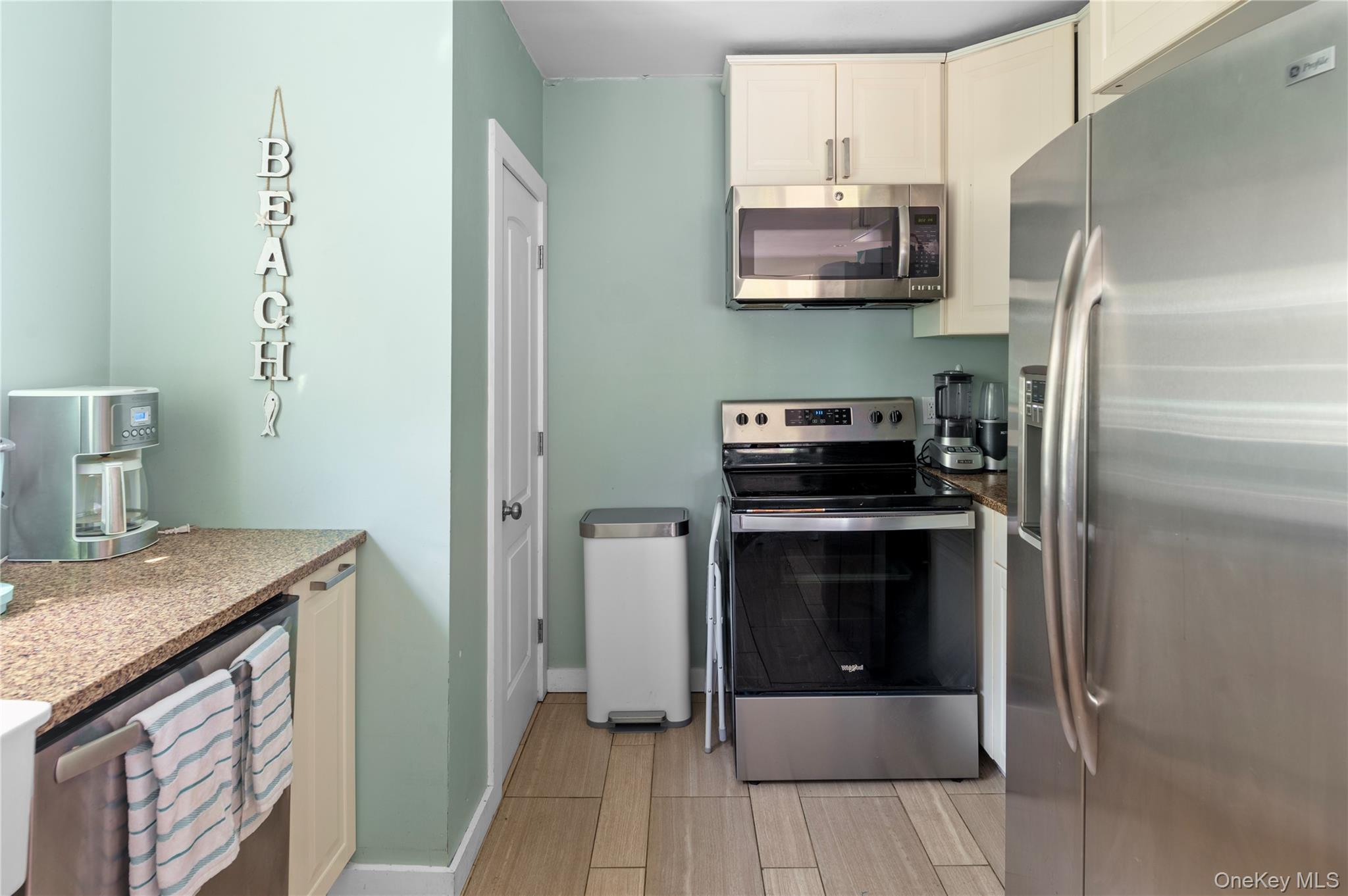 Single Family Cottage Walk Suffolk County, NY 11770, MLS-958869-7