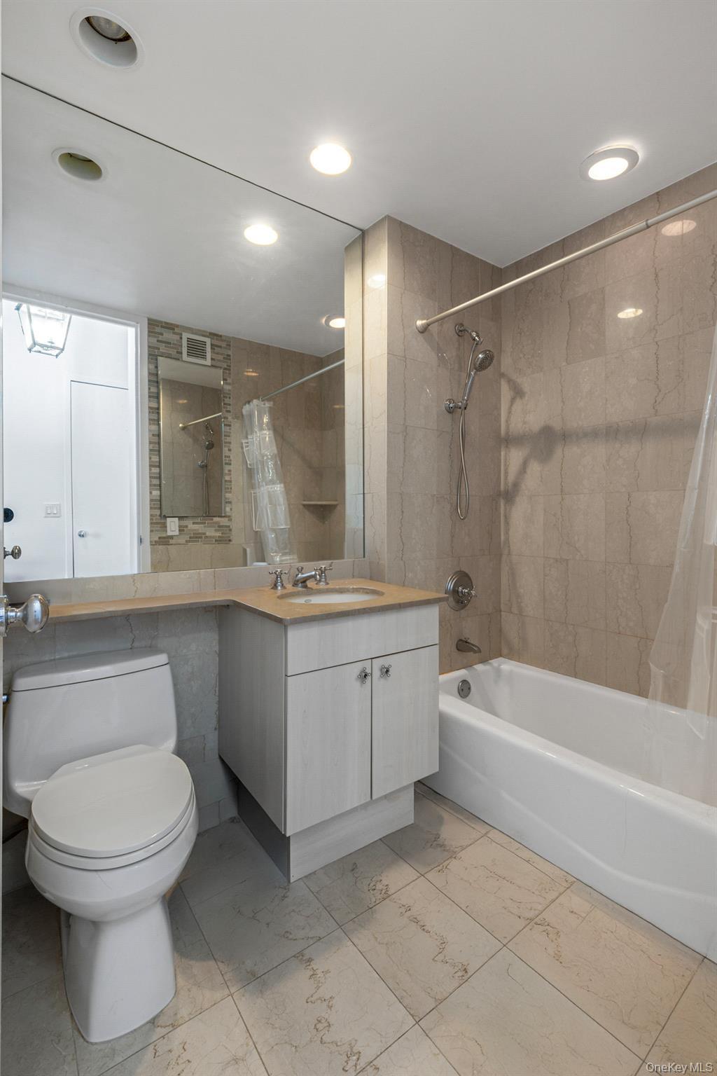 Condo 60th  Manhattan, NY 10022, MLS-959001-22