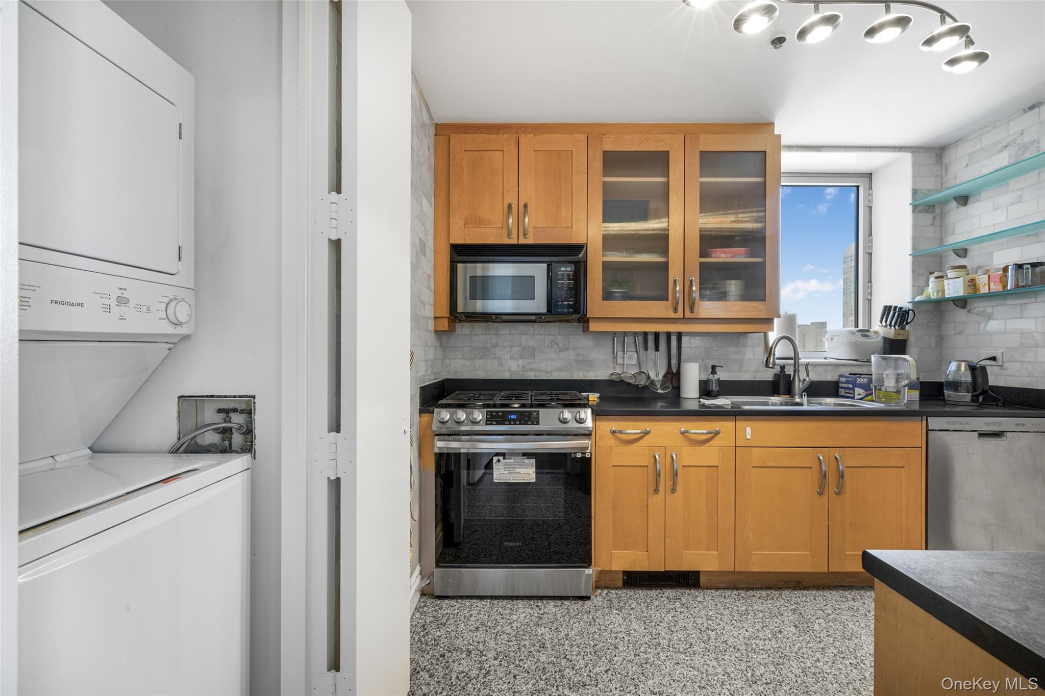 Condo 60th  Manhattan, NY 10022, MLS-959001-5