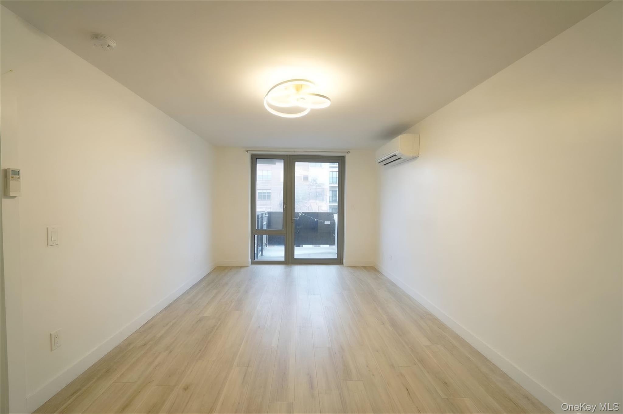 Condo Queens  Queens, NY 11377, MLS-959073-2