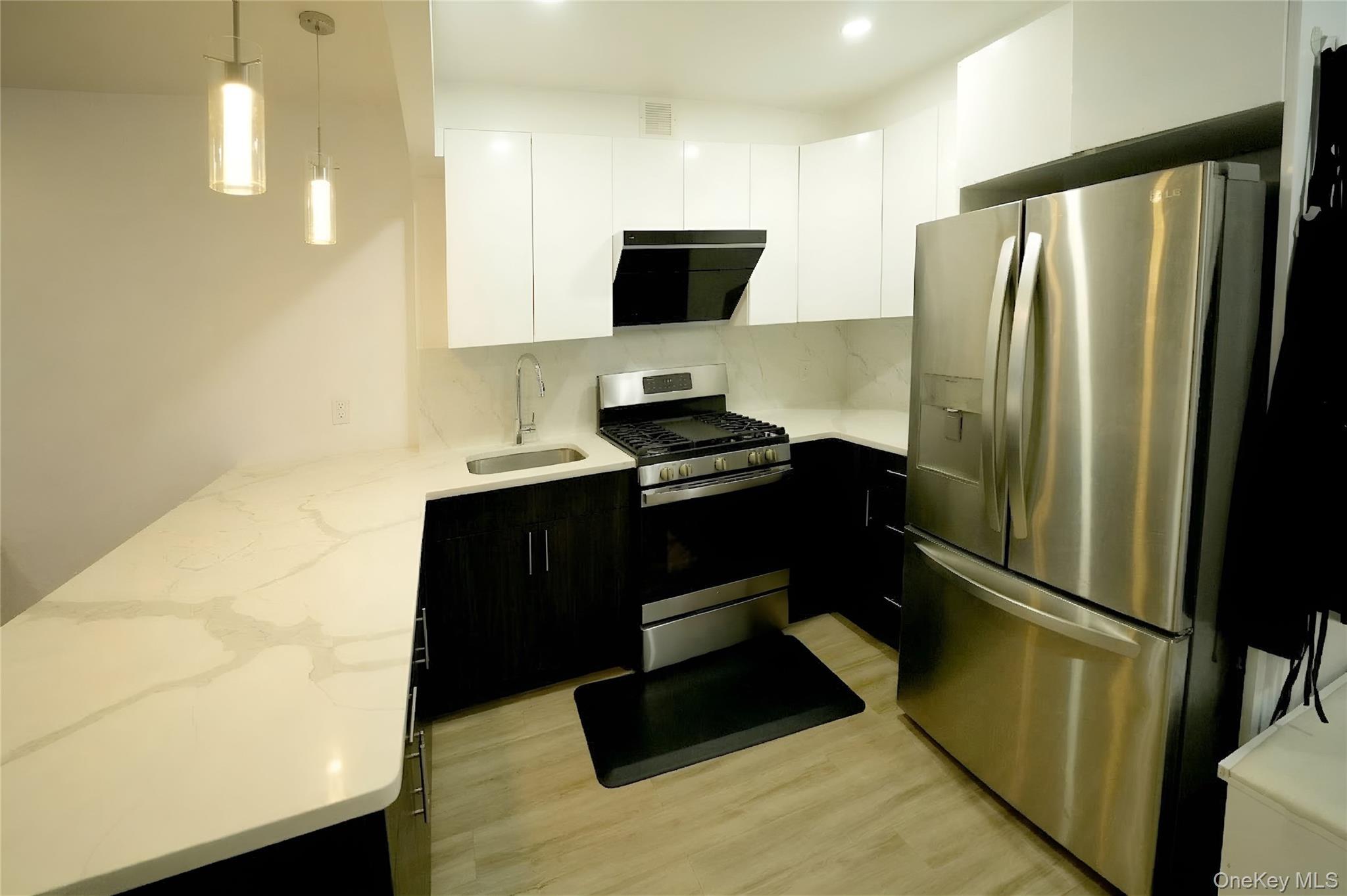 Condo Queens  Queens, NY 11377, MLS-959073-3