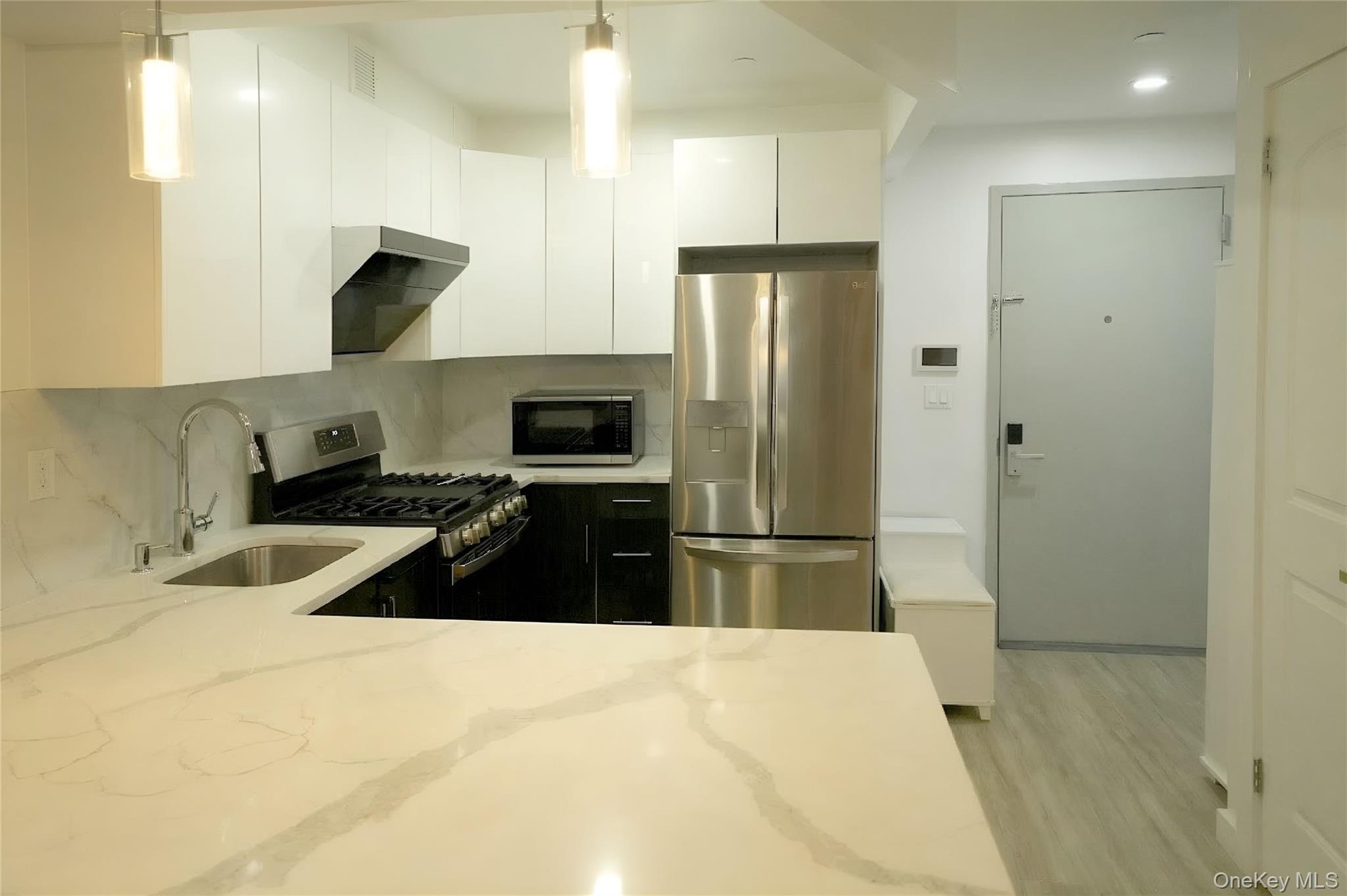 Condo Queens  Queens, NY 11377, MLS-959073-4