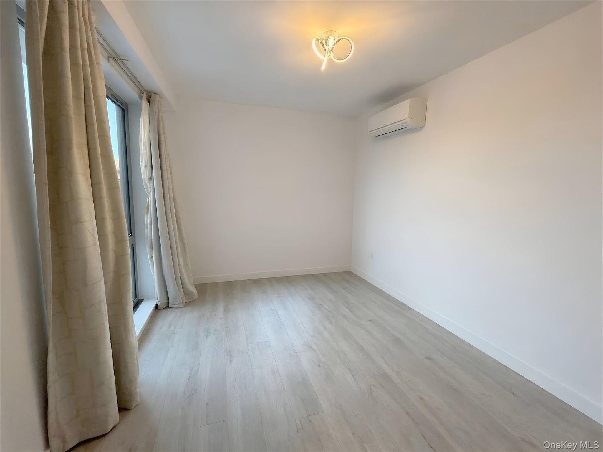 Condo Queens  Queens, NY 11377, MLS-959073-6