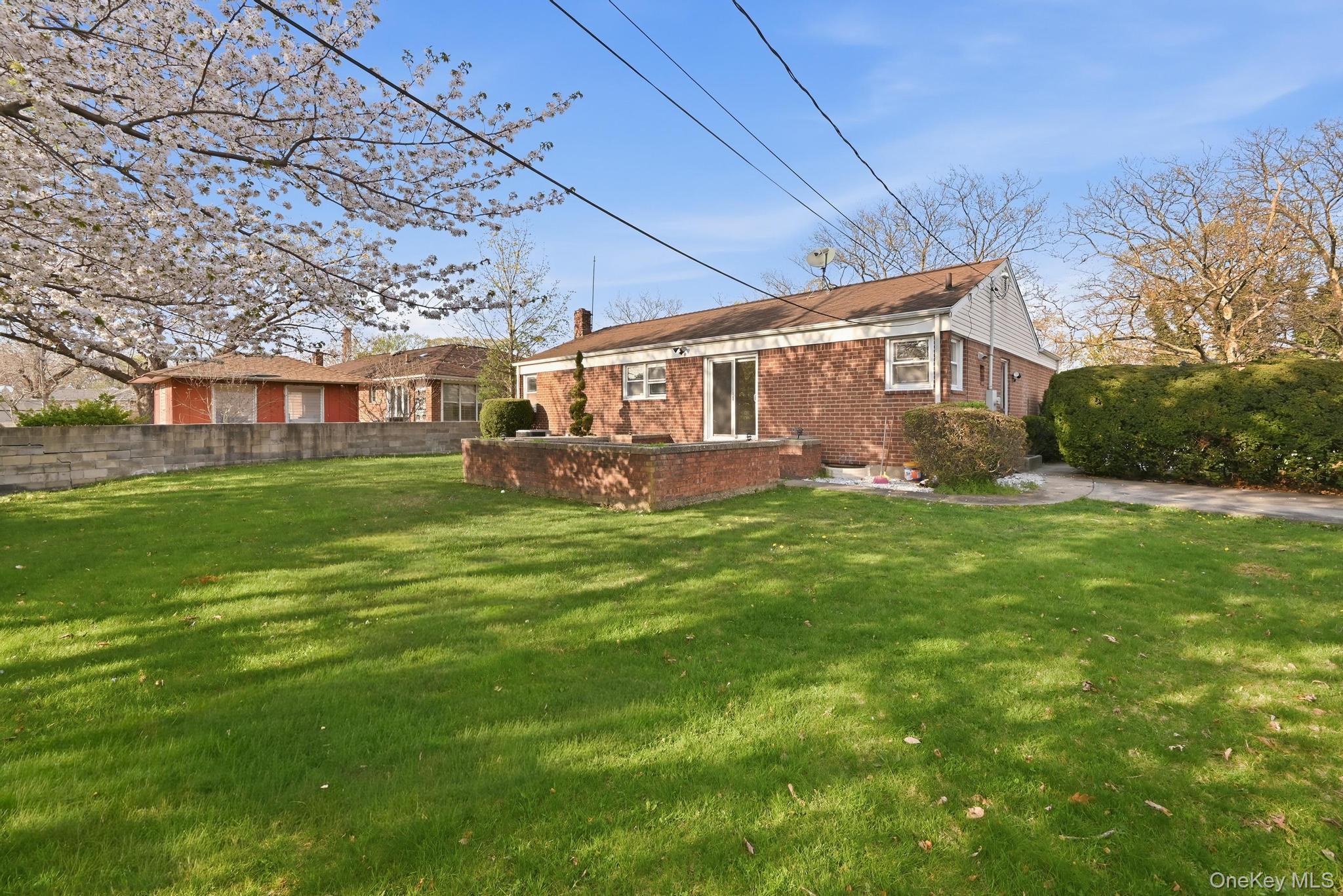 Single Family School  Nassau County, NY 11510, MLS-959120-6