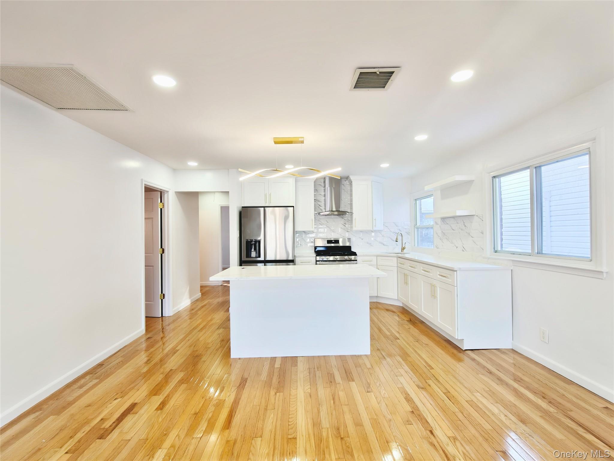 Single Family 24th Rd  Queens, NY 11357, MLS-959140-25