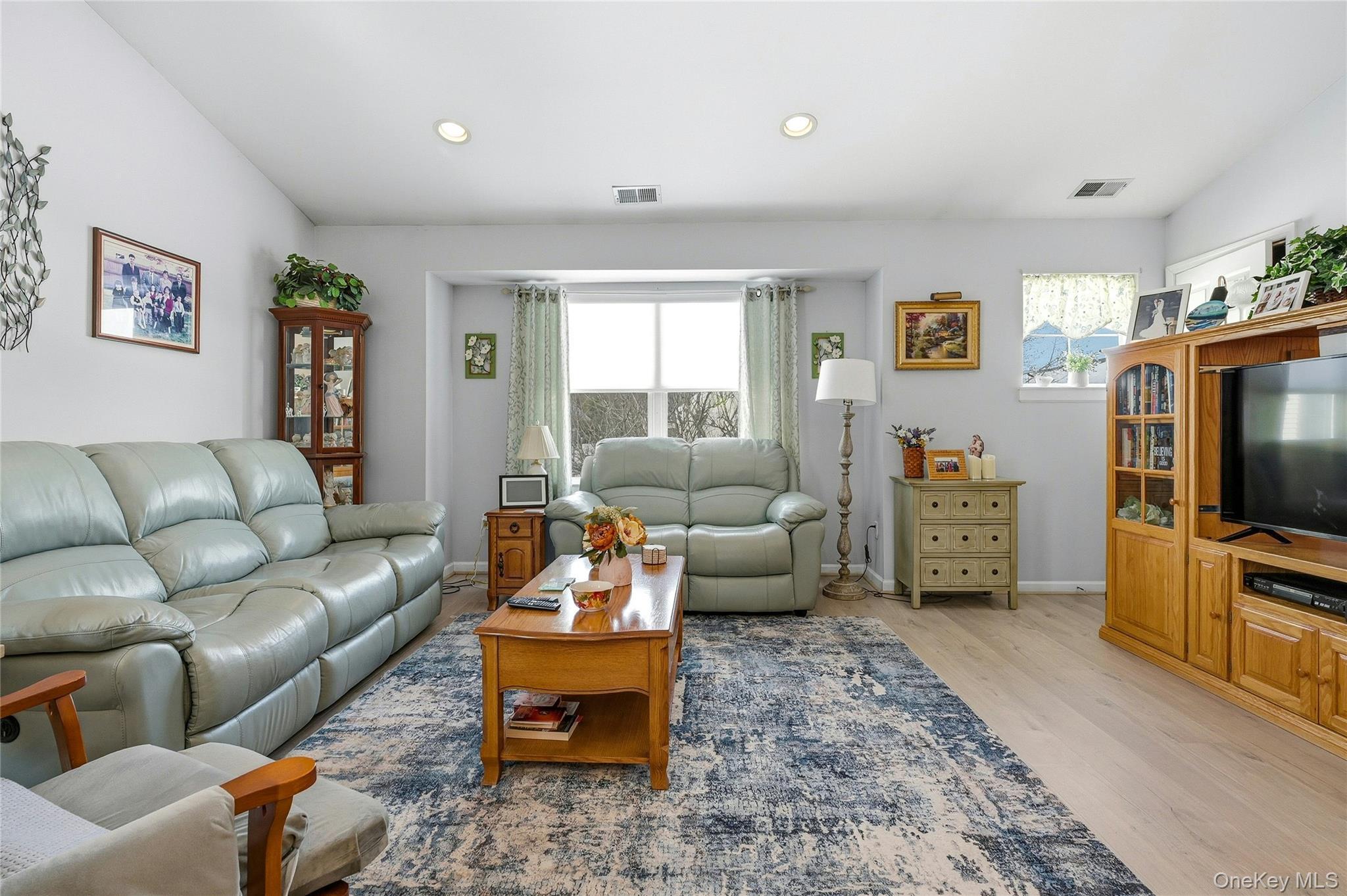 Condo Morley  Suffolk County, NY 11747, MLS-959161-11