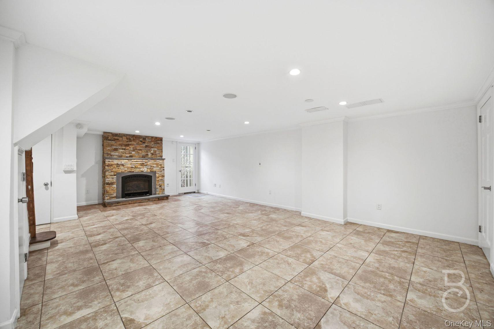 Single Family 46th  Queens, NY 11105, MLS-959192-24