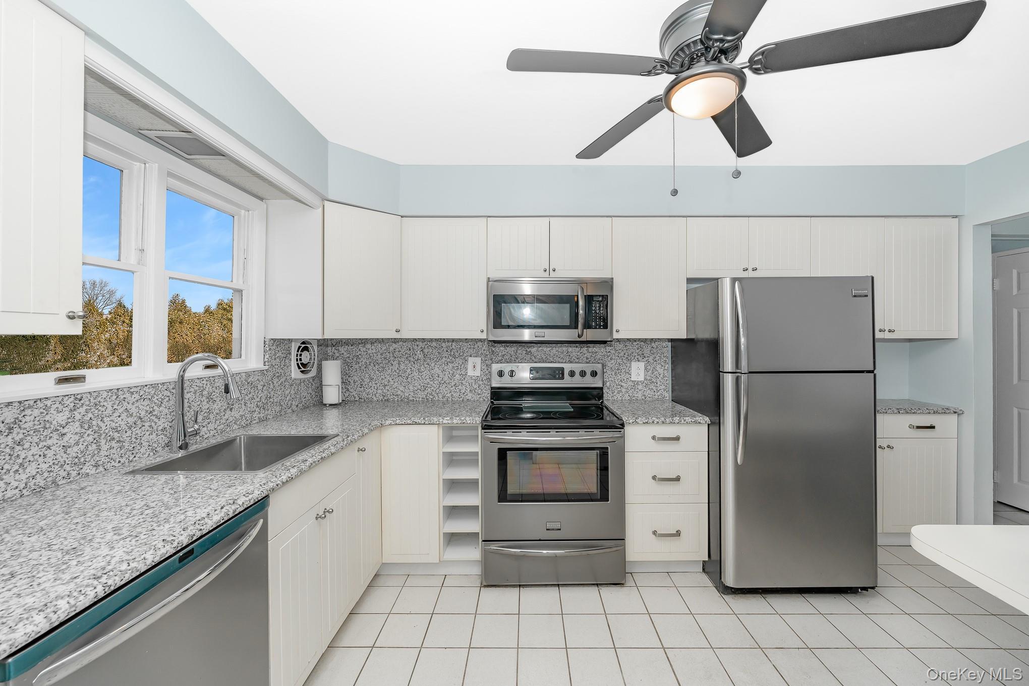 Single Family Brooktree  Suffolk County, NY 11757, MLS-959231-8