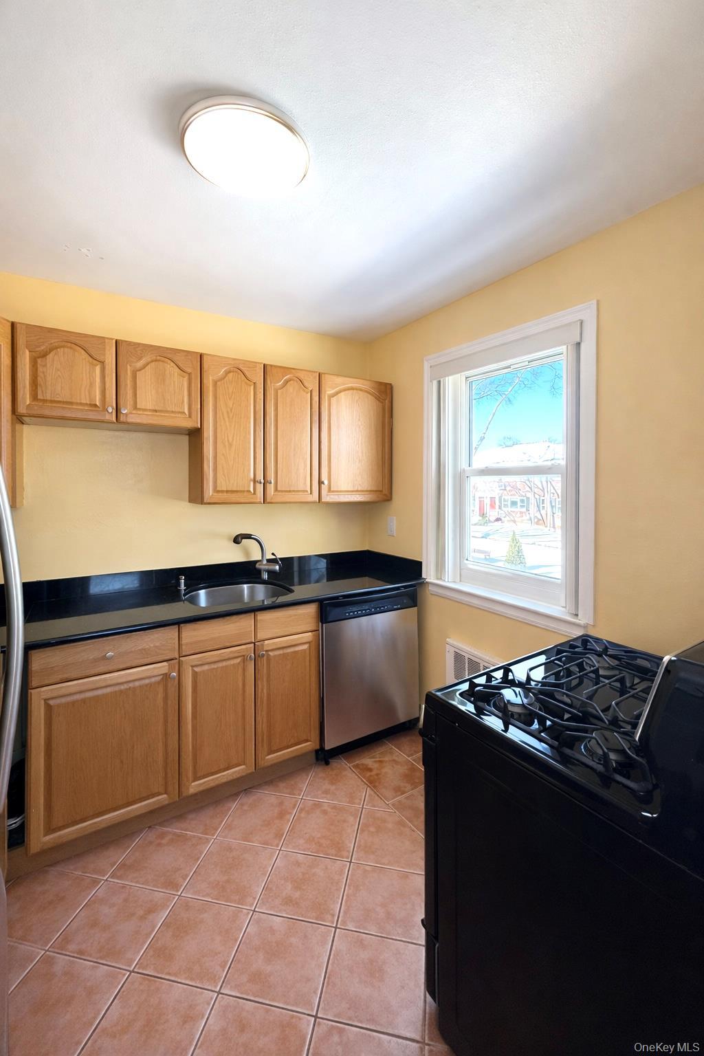 Coop 152  Queens, NY 11367, MLS-959267-6