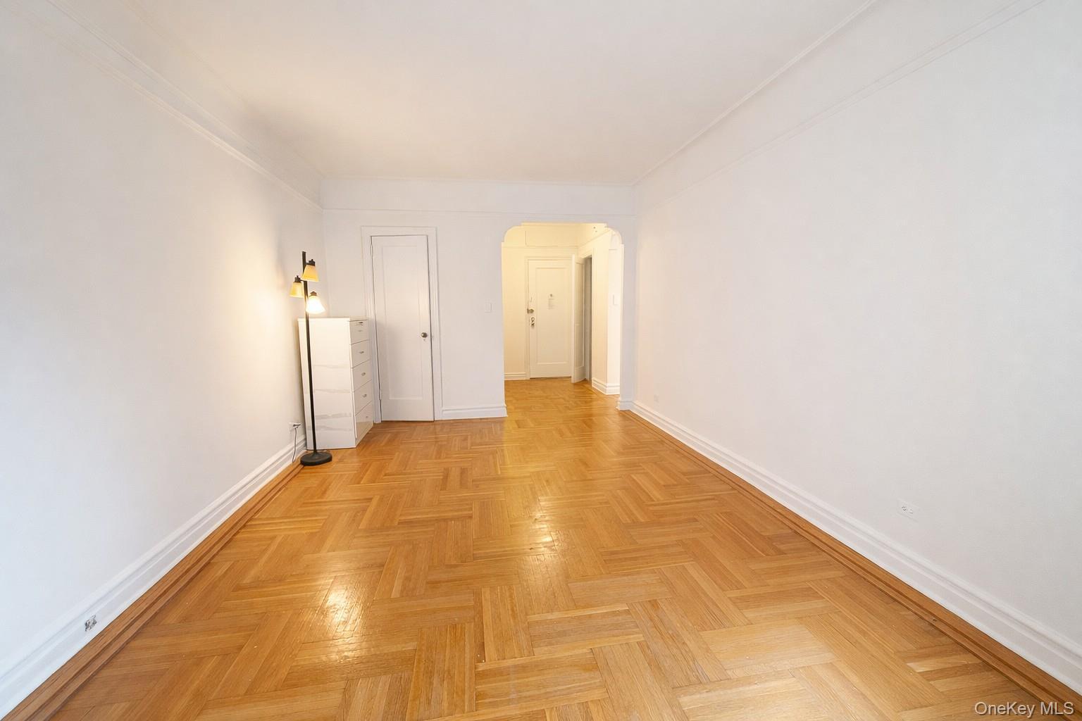 Coop 82 St  Queens, NY 11372, MLS-959313-4