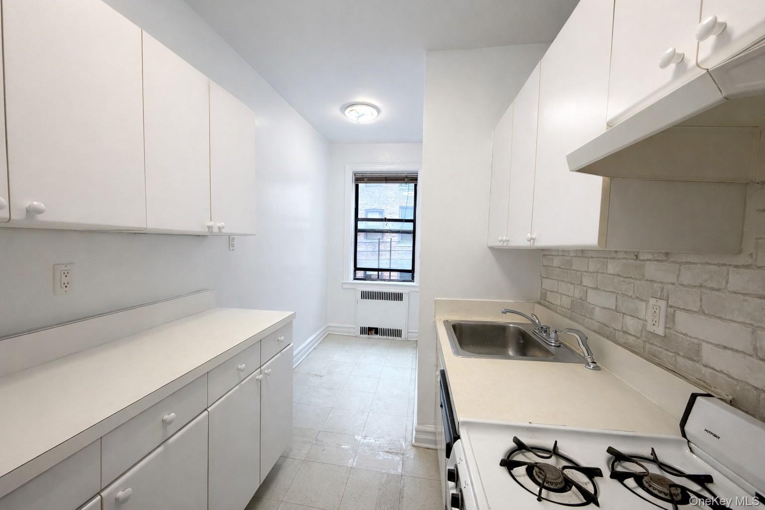 Coop 82 St  Queens, NY 11372, MLS-959313-6
