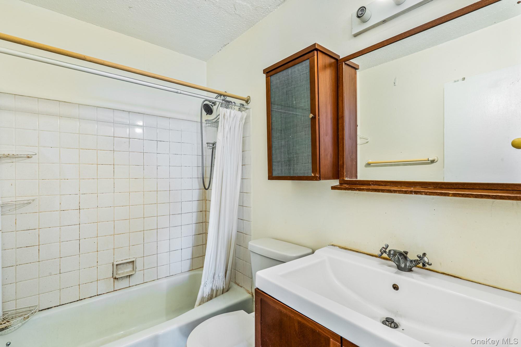 Condo Union Turnpike  Queens, NY 11367, MLS-959347-10