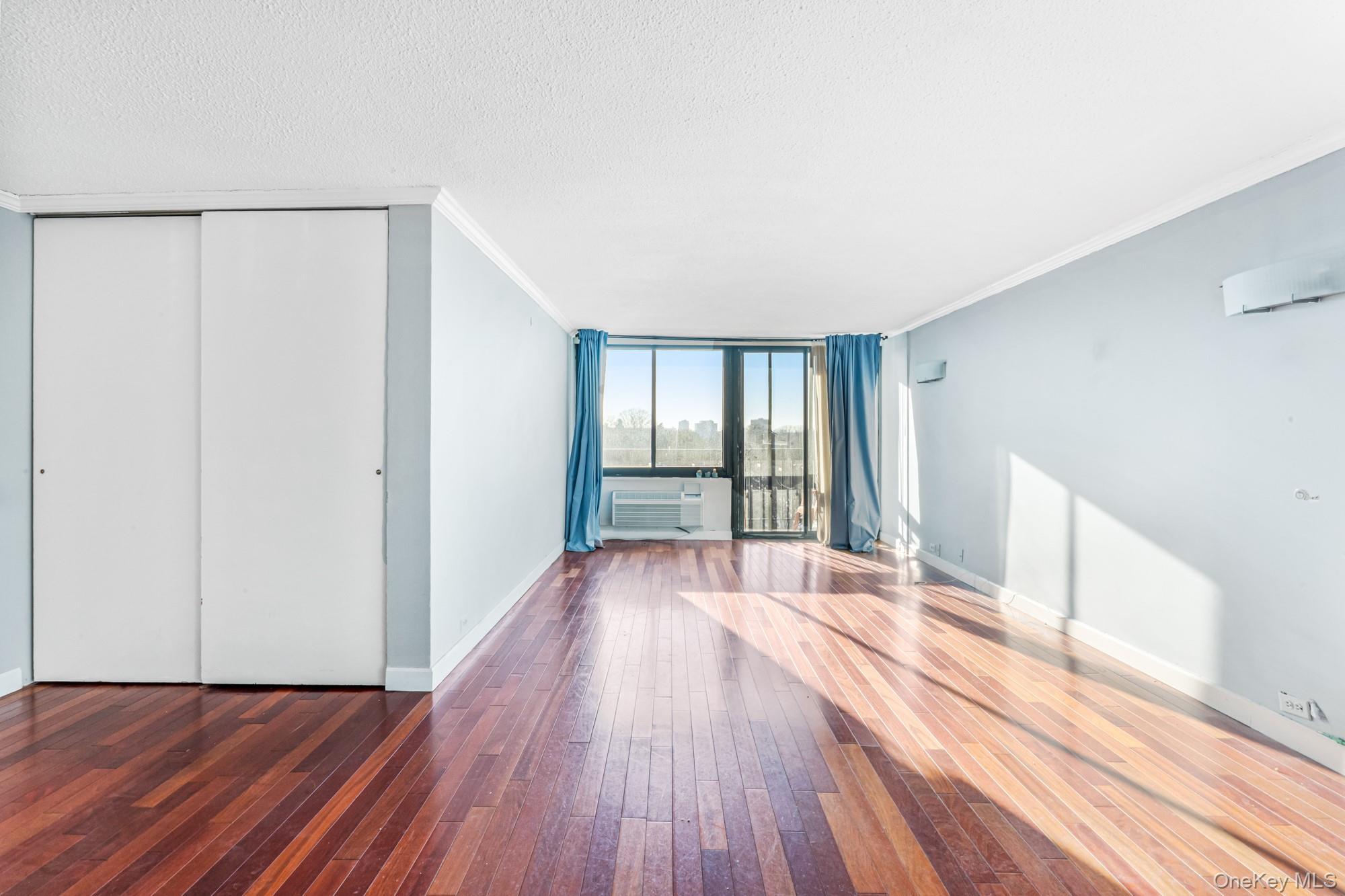 Condo Union Turnpike  Queens, NY 11367, MLS-959347-6